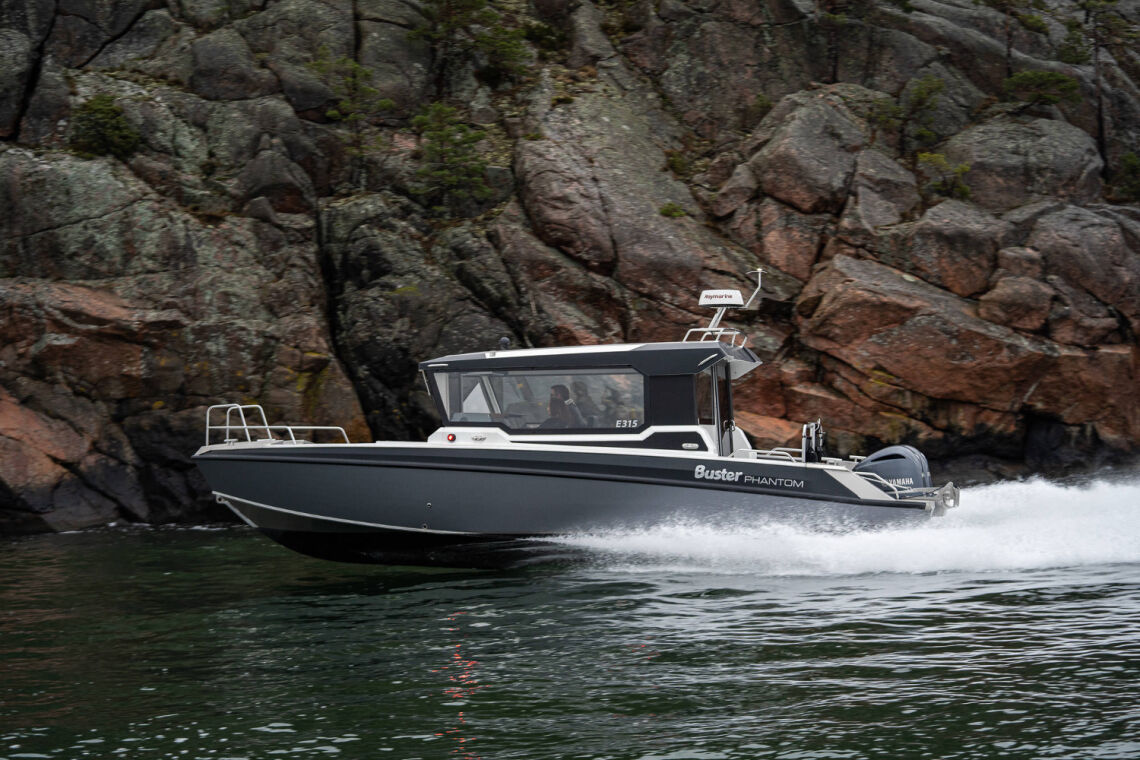 Buster Phantom Q Cabin