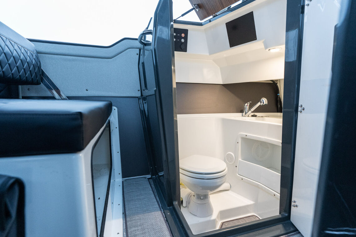 Buster Phantom Q Cabin