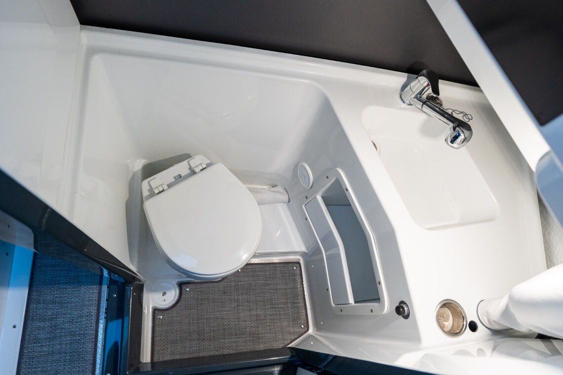 Buster Phantom Q Cabin