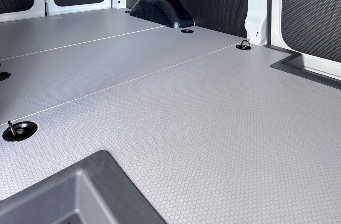 Maxus eDeliver 9 – коммерческий электрофургон.