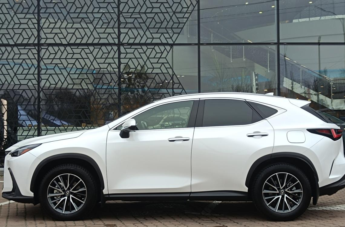 Придбати Lexus NX200
