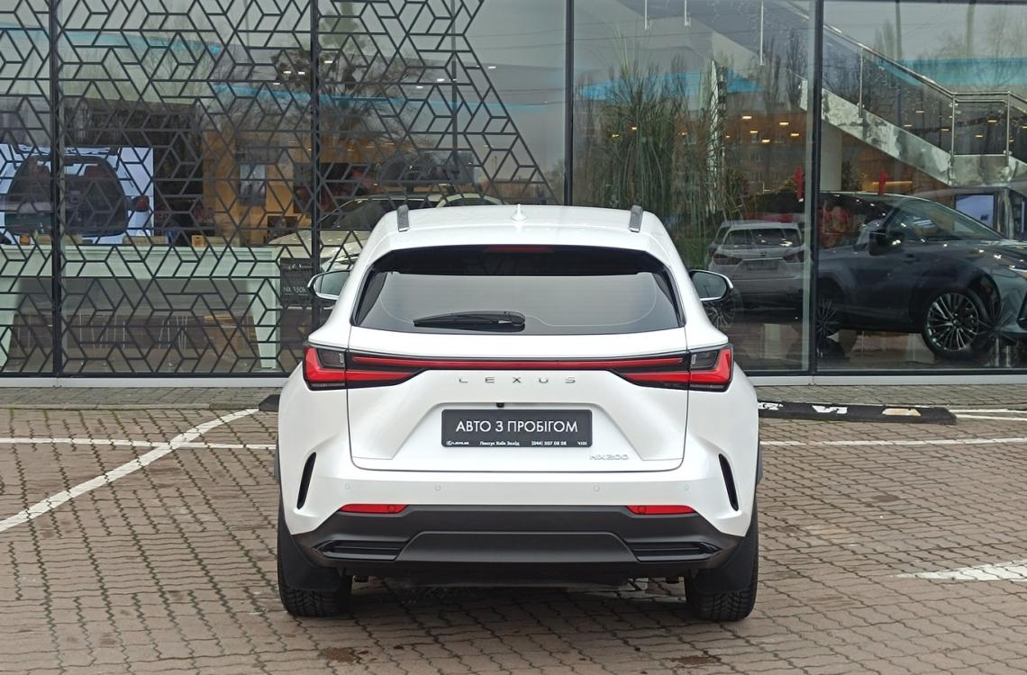 Придбати Lexus NX200