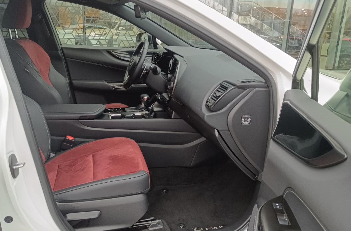 Придбати Lexus NX200