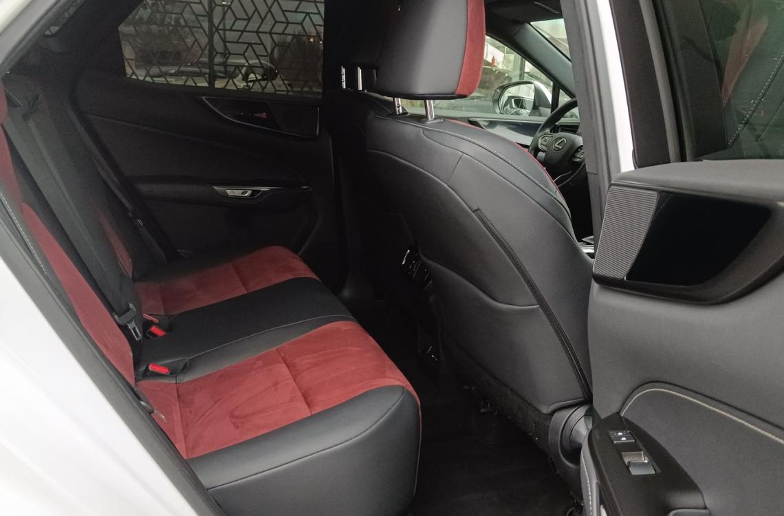 Придбати Lexus NX200