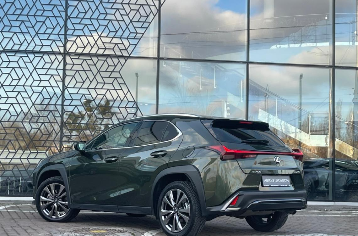 Придбати Lexus UX250h