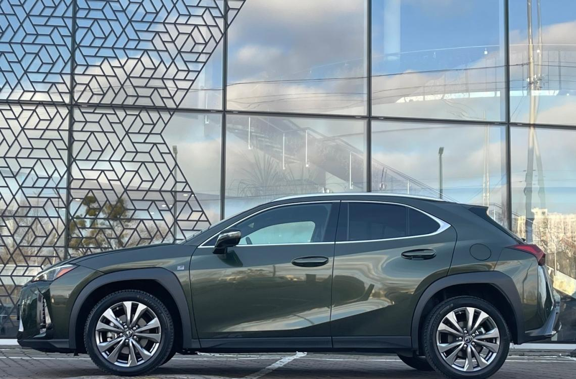 Придбати Lexus UX250h