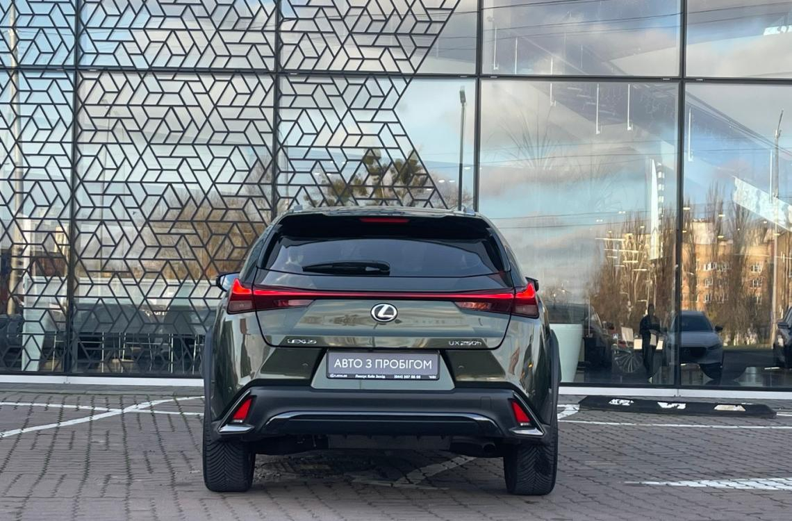 Придбати Lexus UX250h