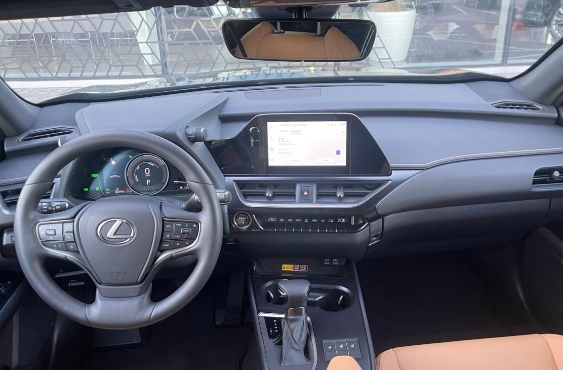 Придбати Lexus UX250h