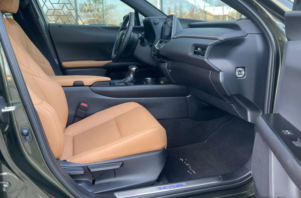 Придбати Lexus UX250h