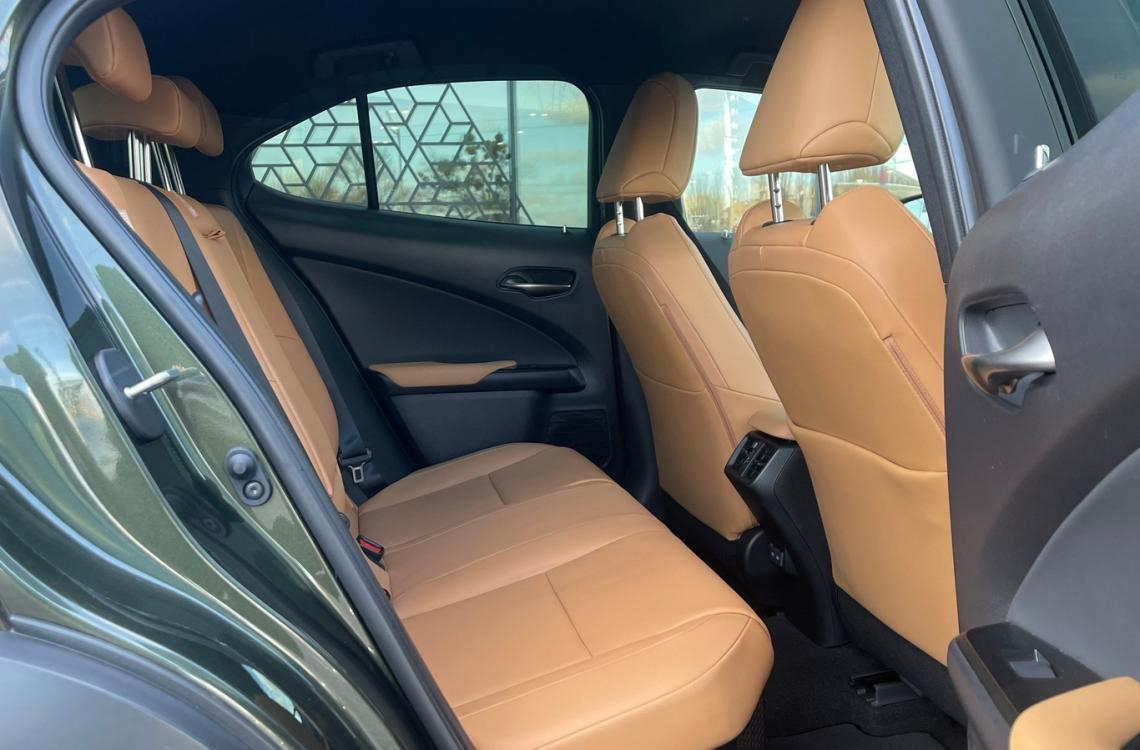 Придбати Lexus UX250h