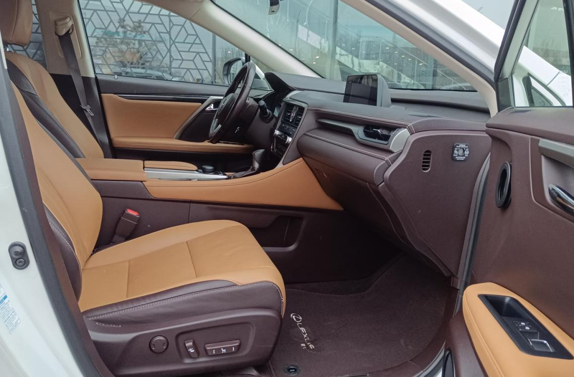 Придбати Lexus RX200t/300