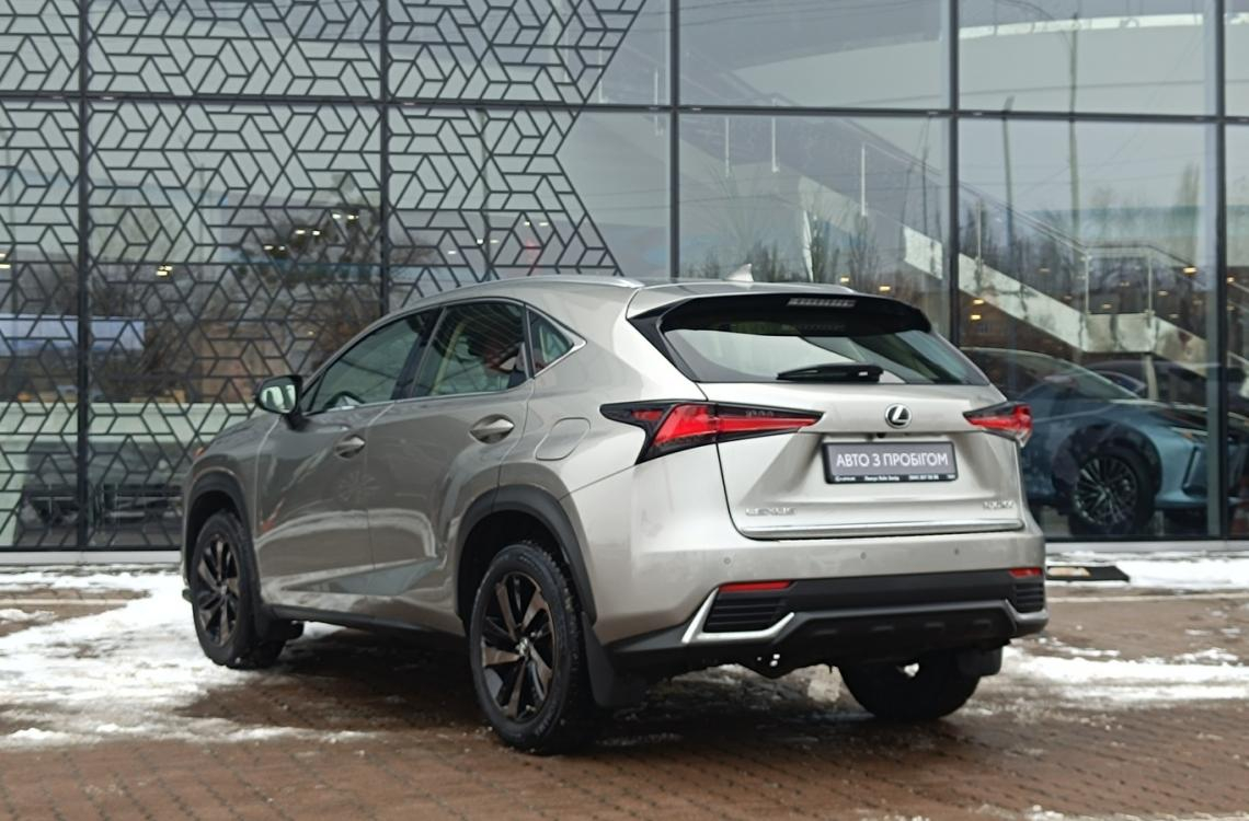 Придбати Lexus NX300