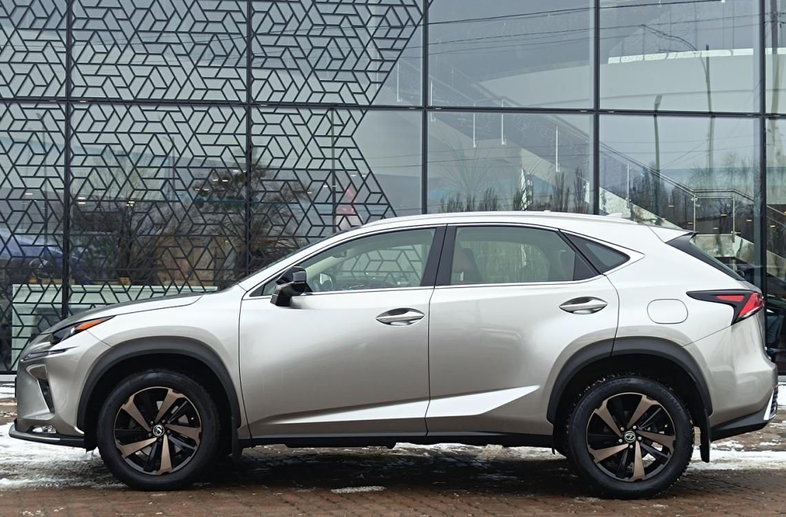 Придбати Lexus NX300