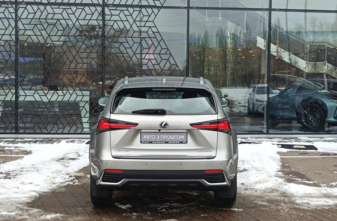 Придбати Lexus NX300