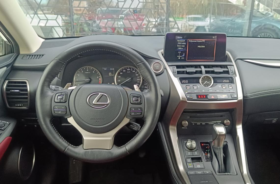 Придбати Lexus NX300