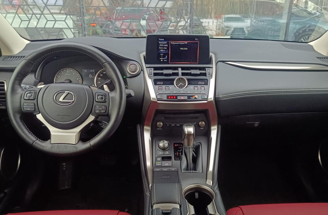 Придбати Lexus NX300