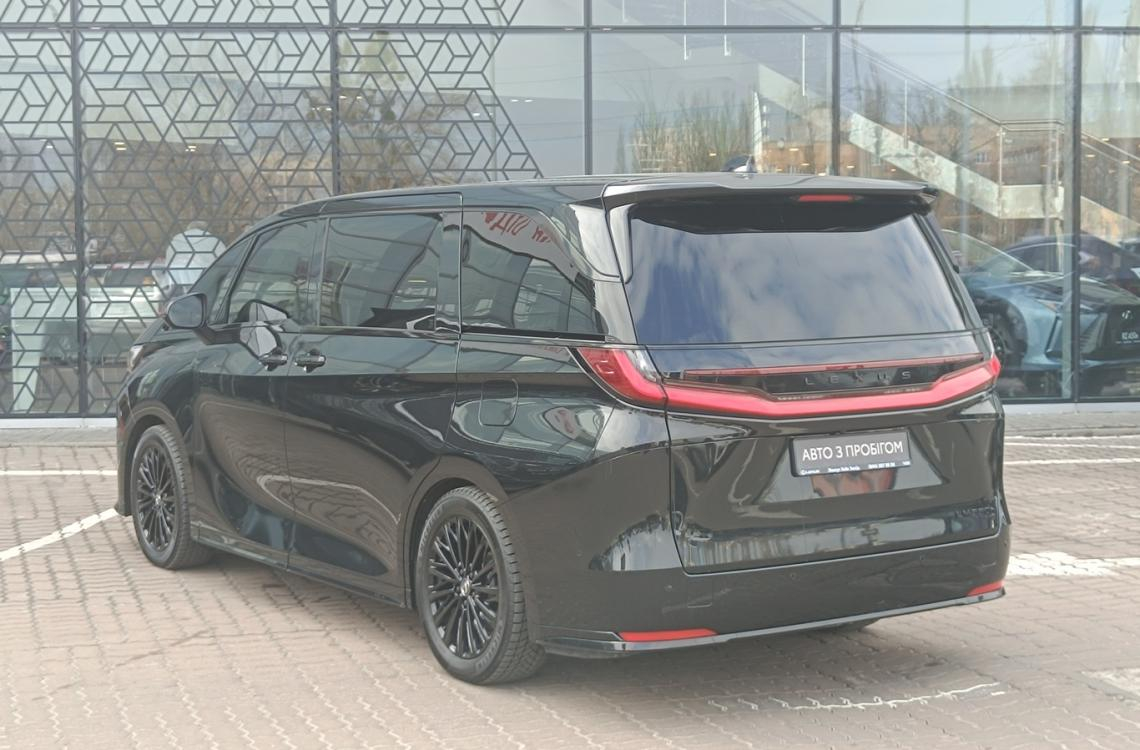 Купить Lexus LM 350h