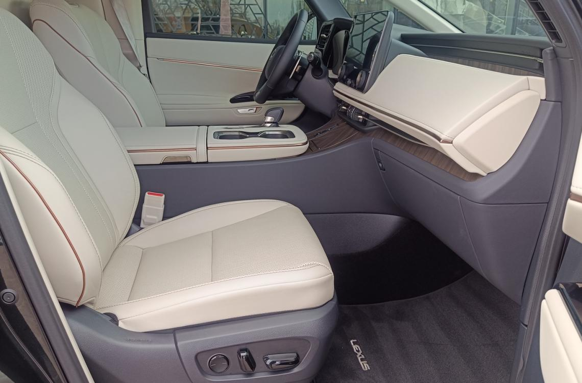 Купить Lexus LM 350h