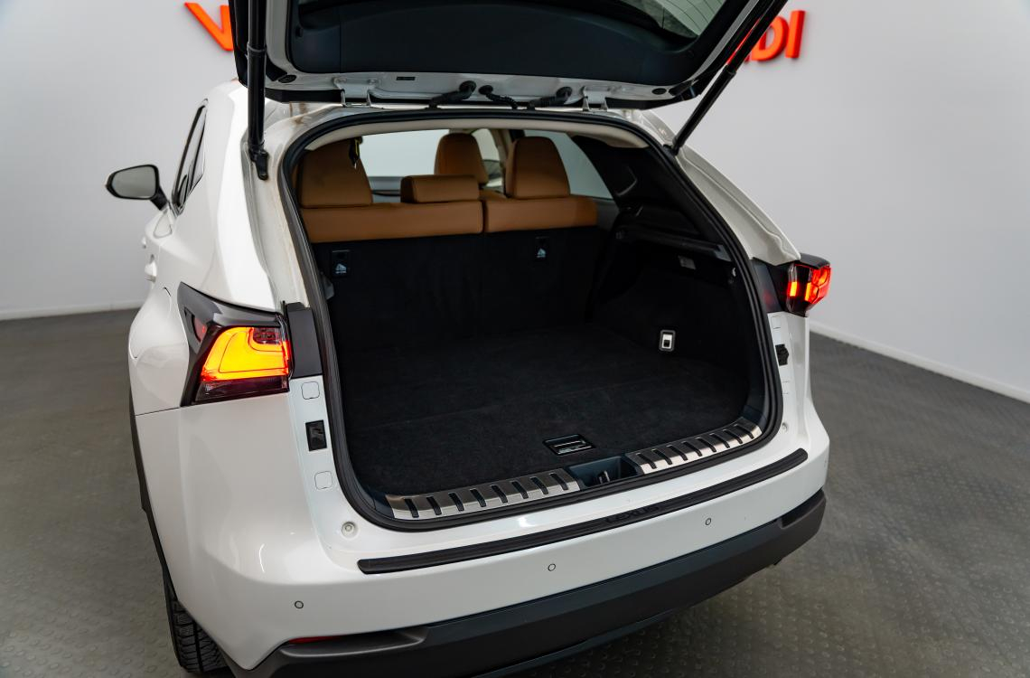 Придбати Lexus NX