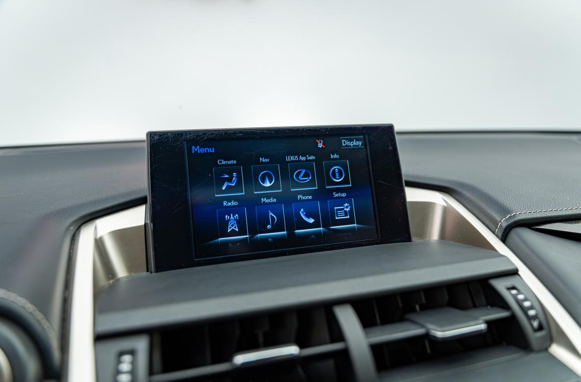 Придбати Lexus NX