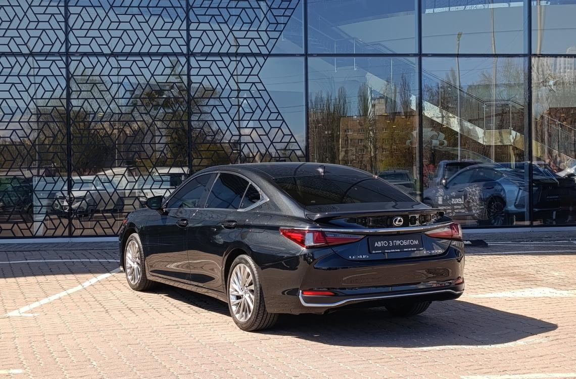 Придбати Lexus ES300h
