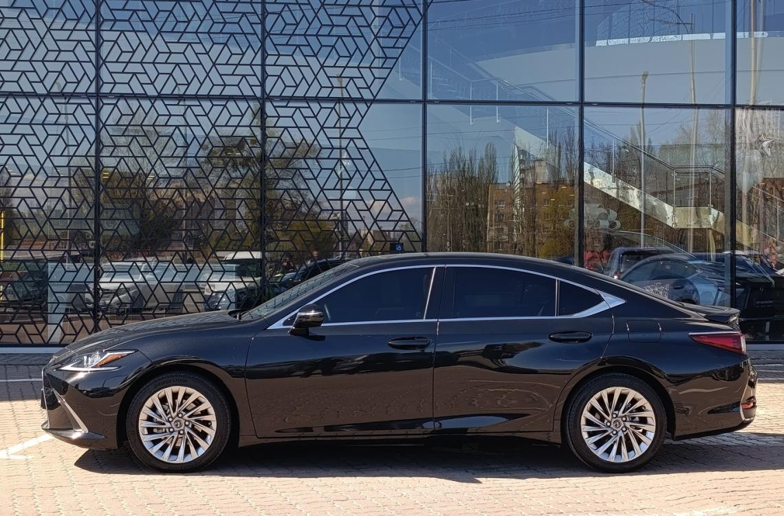 Придбати Lexus ES300h
