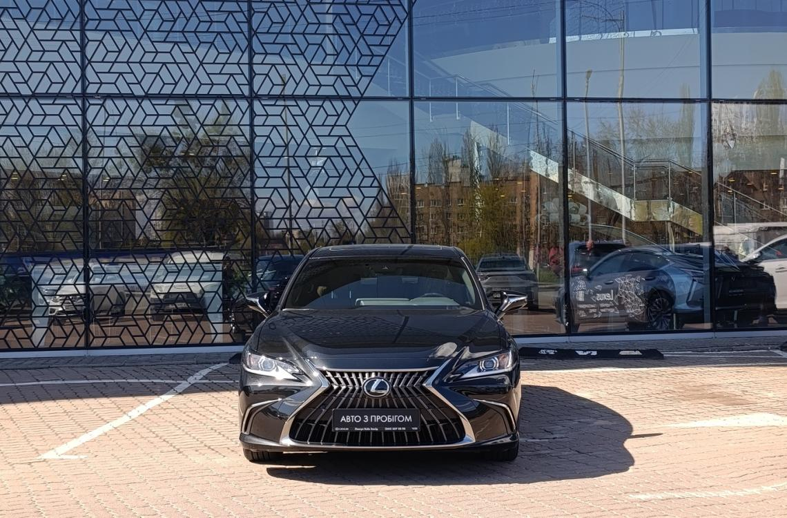 Придбати Lexus ES300h