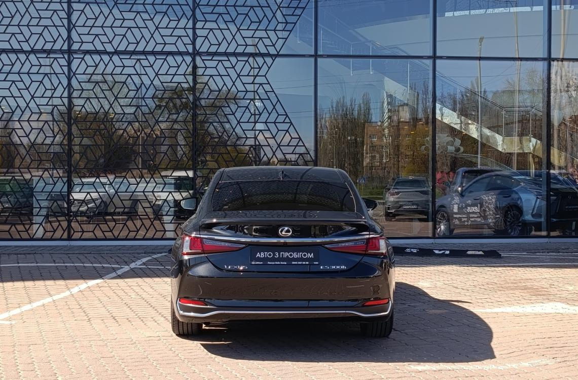 Придбати Lexus ES300h