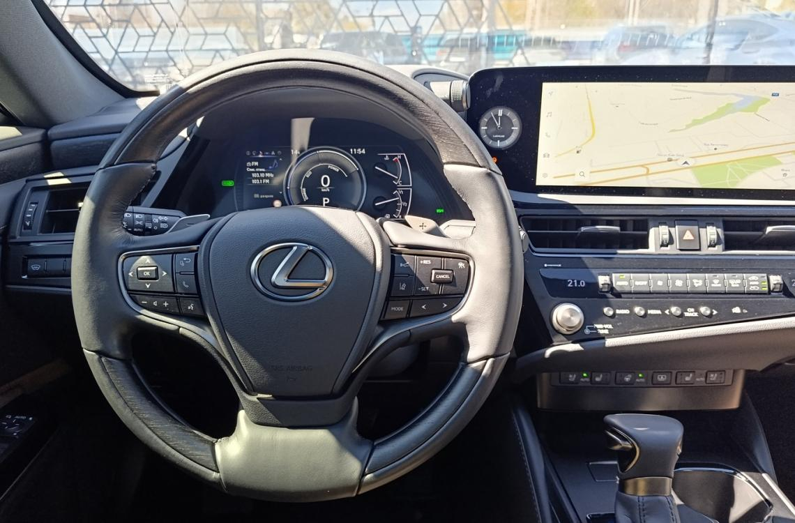 Придбати Lexus ES300h