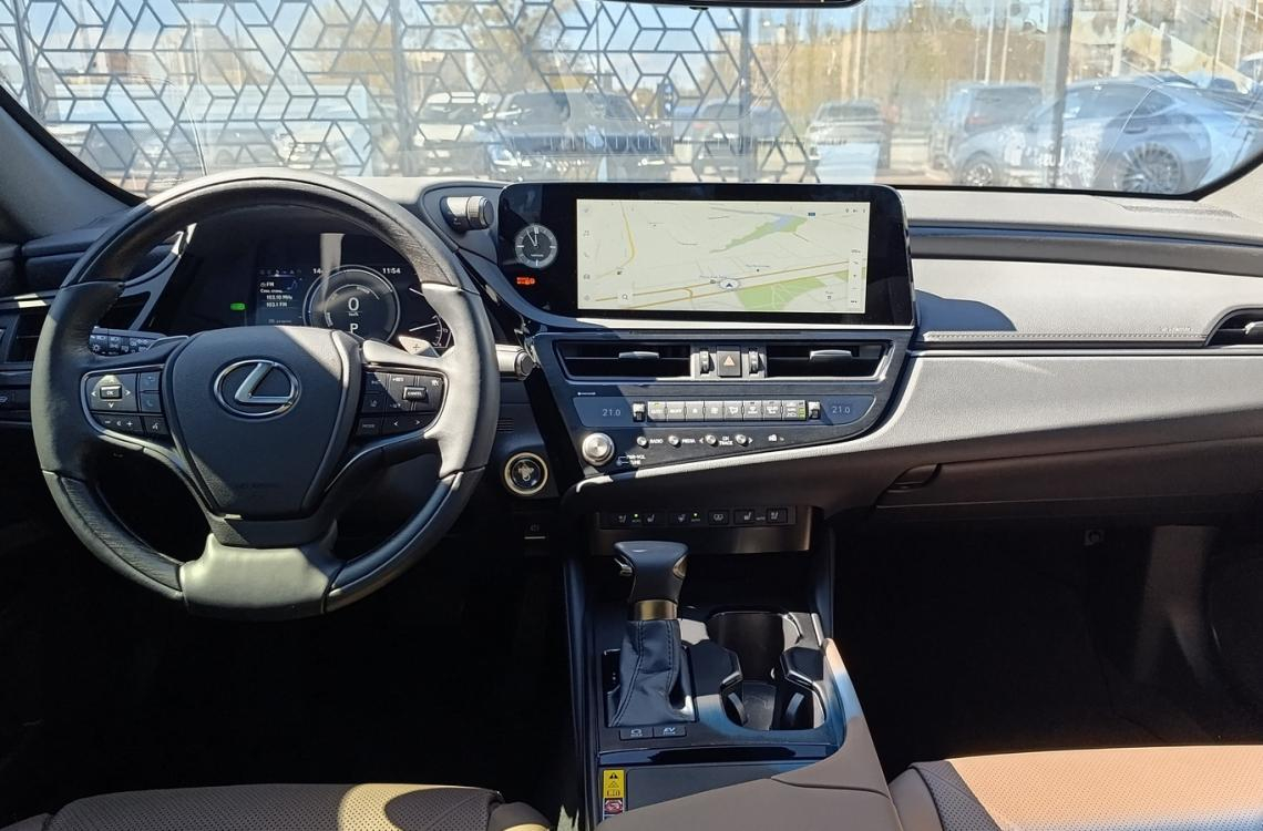 Придбати Lexus ES300h