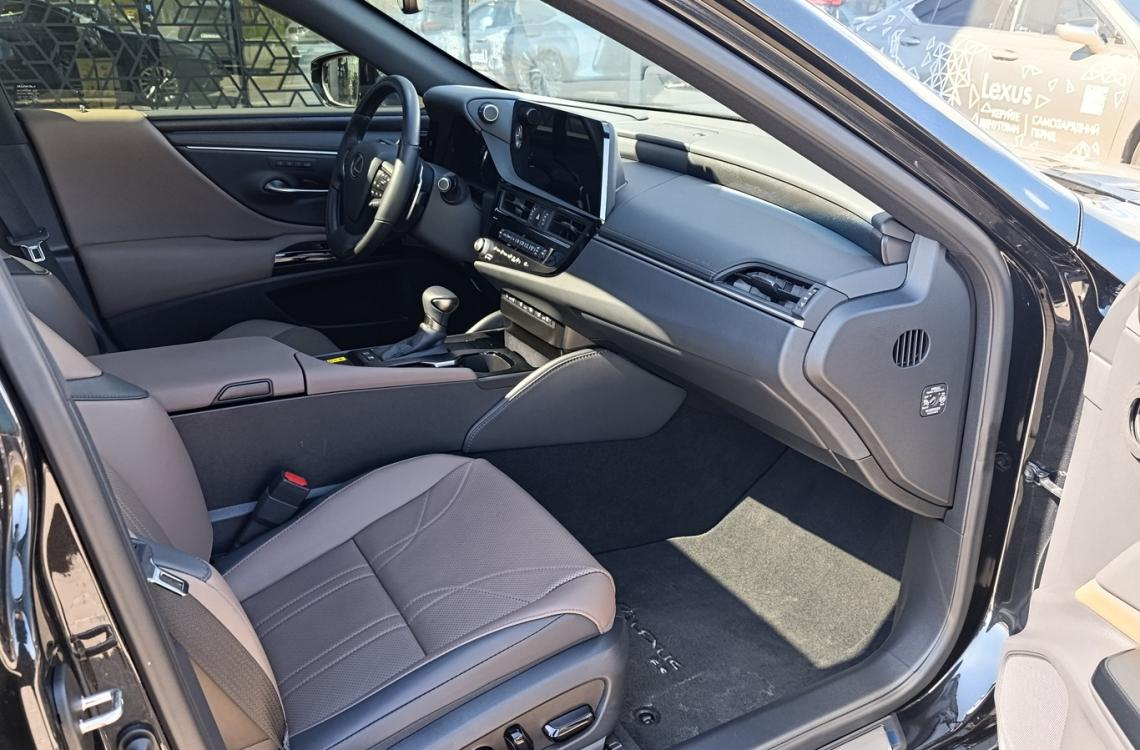 Придбати Lexus ES300h