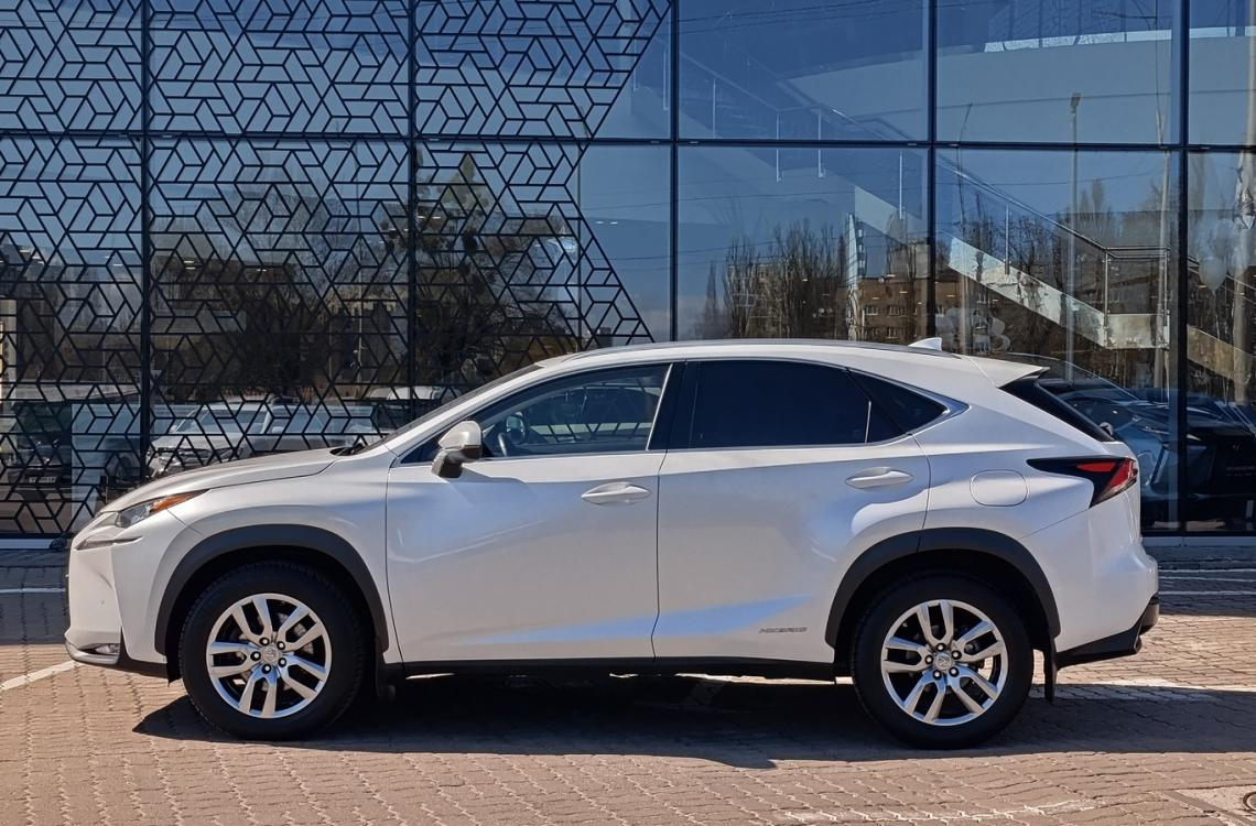 Купить Lexus NX300h