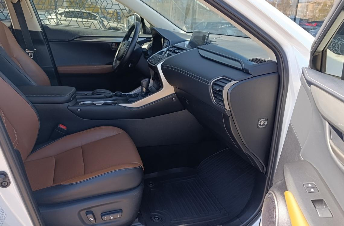 Купить Lexus NX300h