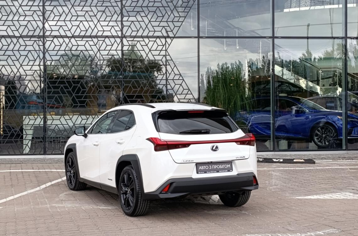 Купить Lexus UX