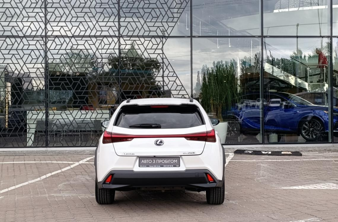 Купить Lexus UX