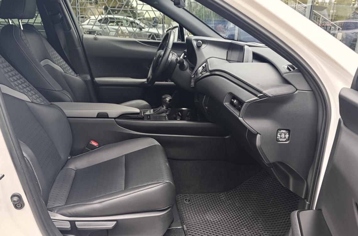 Купить Lexus UX