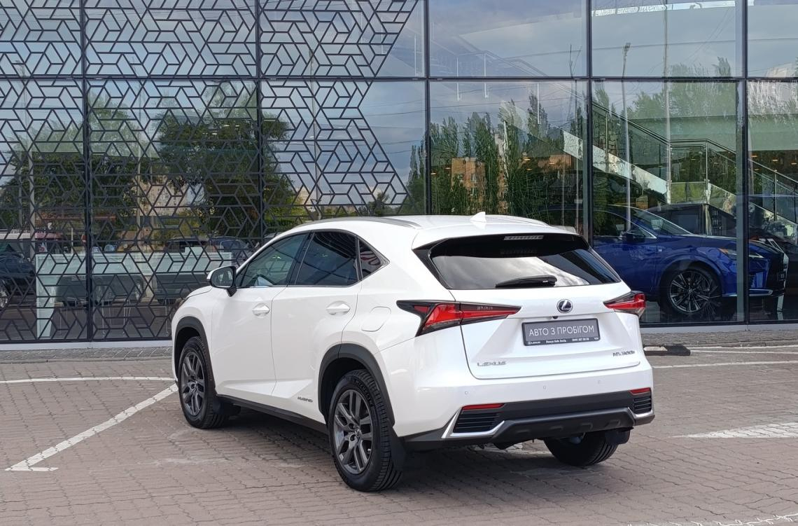Придбати Lexus NX