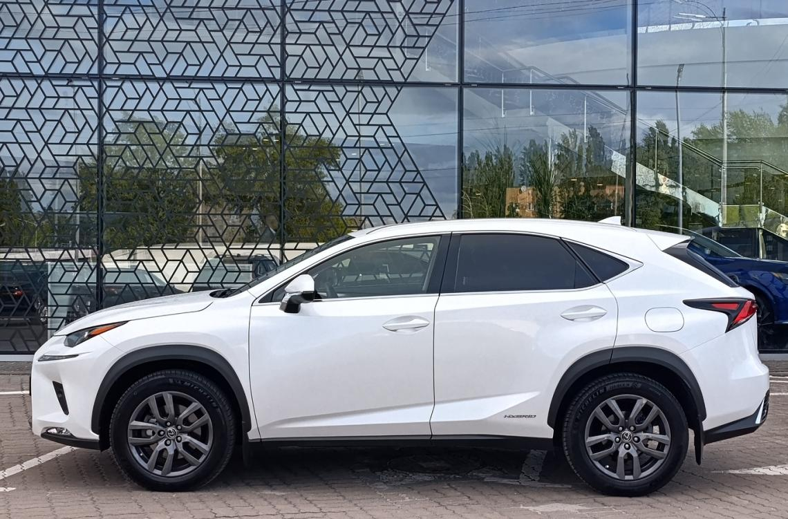 Придбати Lexus NX