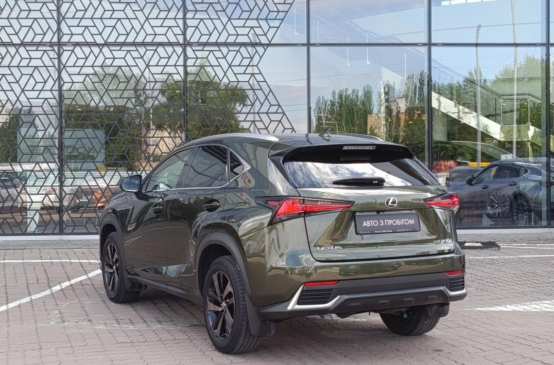 Придбати Lexus NX200