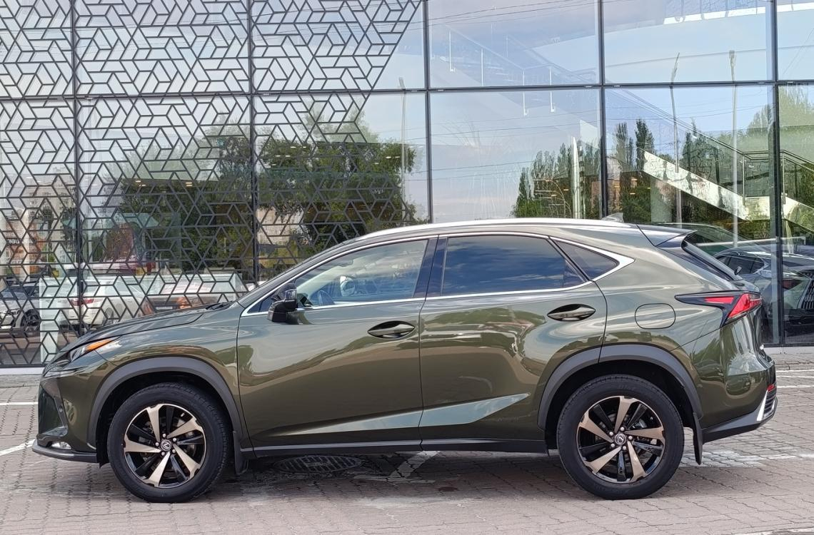 Придбати Lexus NX200