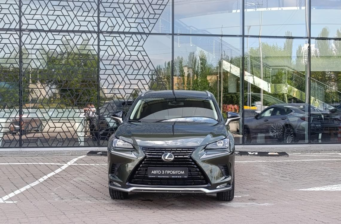 Придбати Lexus NX200