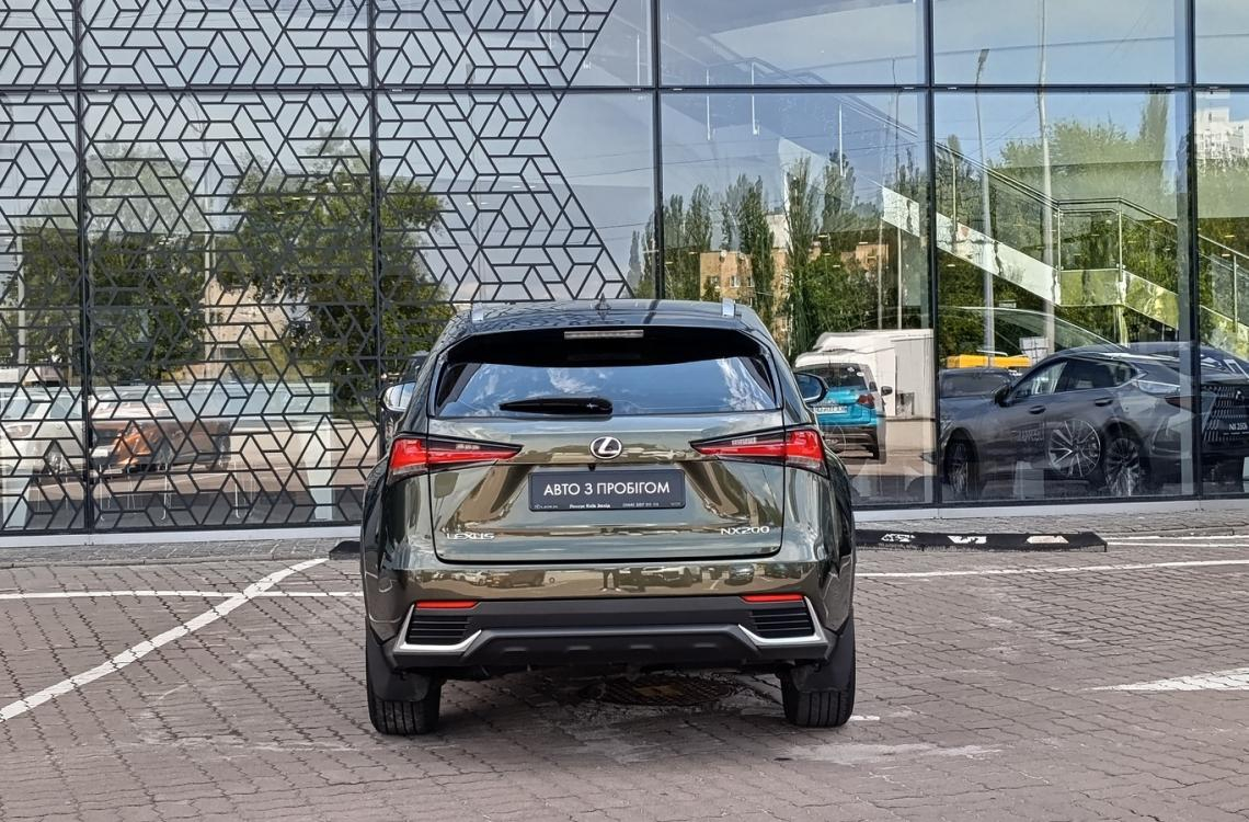 Придбати Lexus NX200