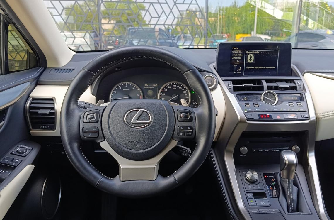 Придбати Lexus NX200