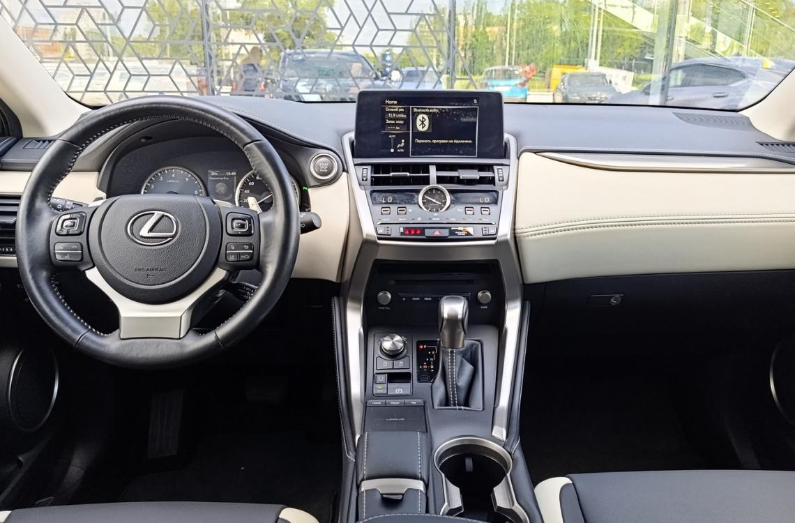 Придбати Lexus NX200