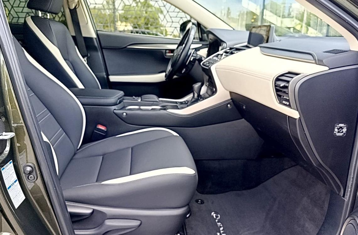 Придбати Lexus NX200