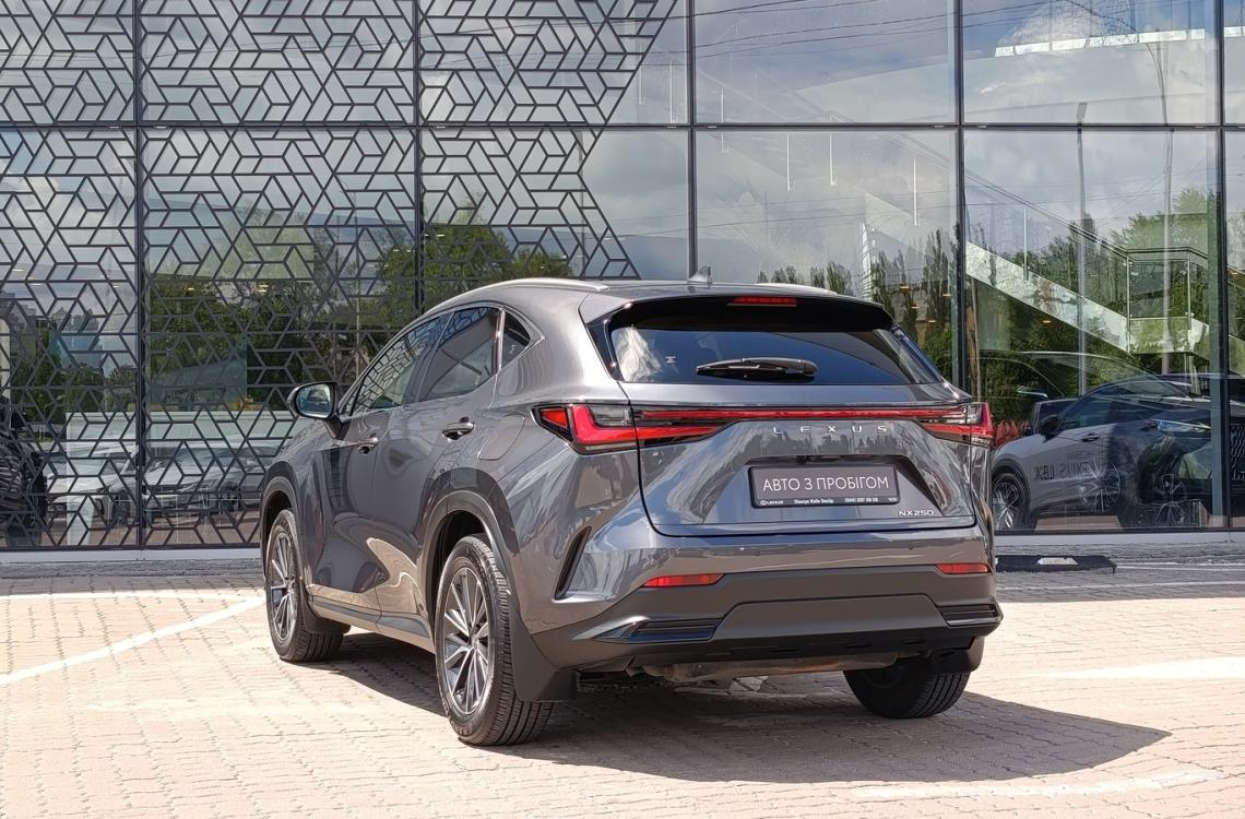 Придбати Lexus NX250