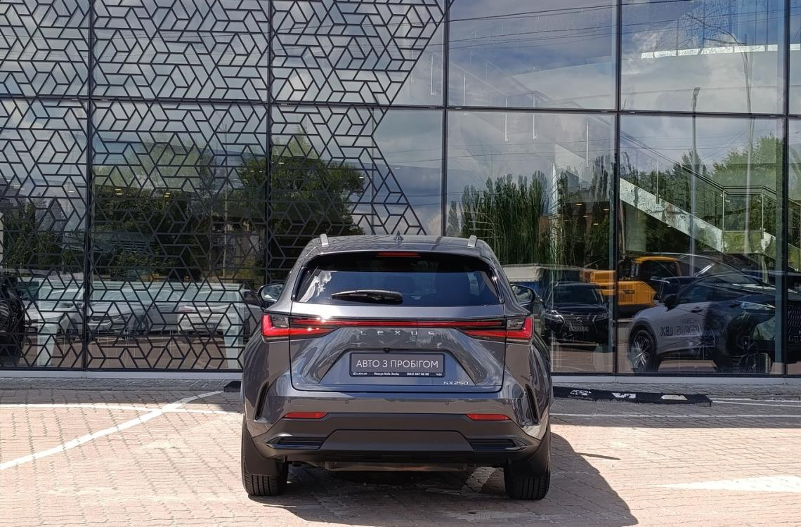 Придбати Lexus NX250