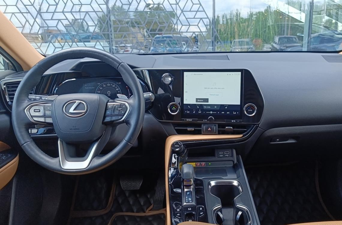 Придбати Lexus NX250