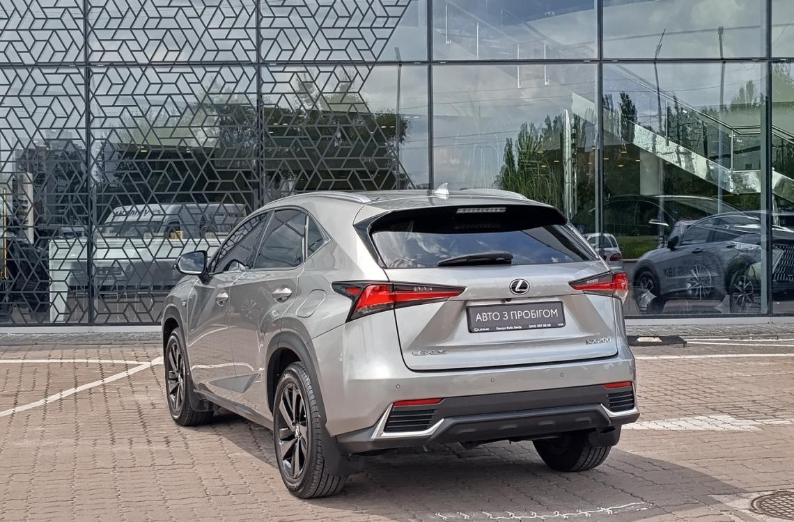 Придбати Lexus NX200