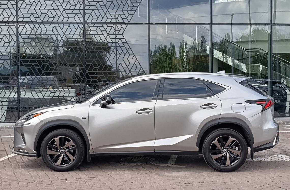 Придбати Lexus NX200